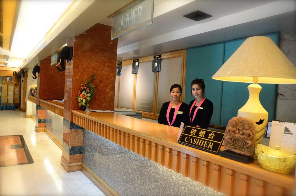 Ratchada City Hotel Banguecoque Exterior foto