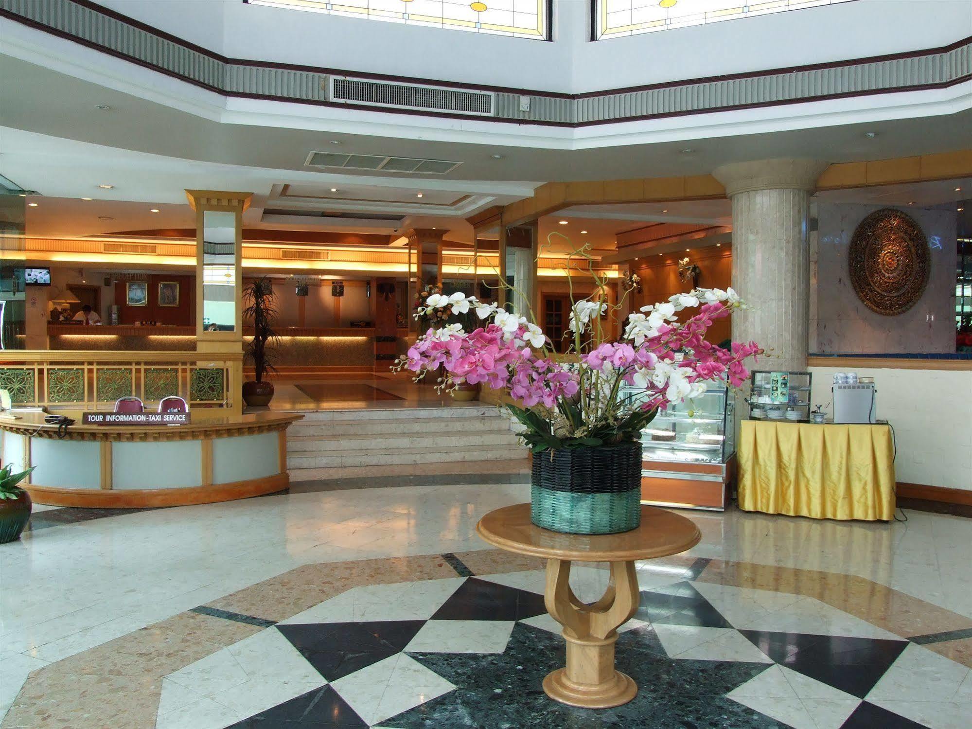 Ratchada City Hotel Banguecoque Exterior foto